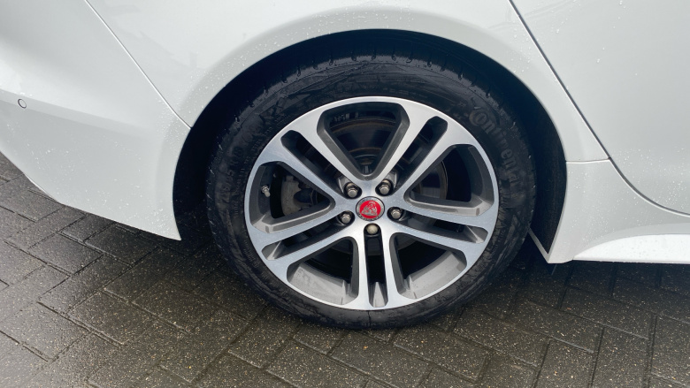 Jaguar XE 2.0 D200 R-Dynamic SE 4dr Auto Diesel Saloon